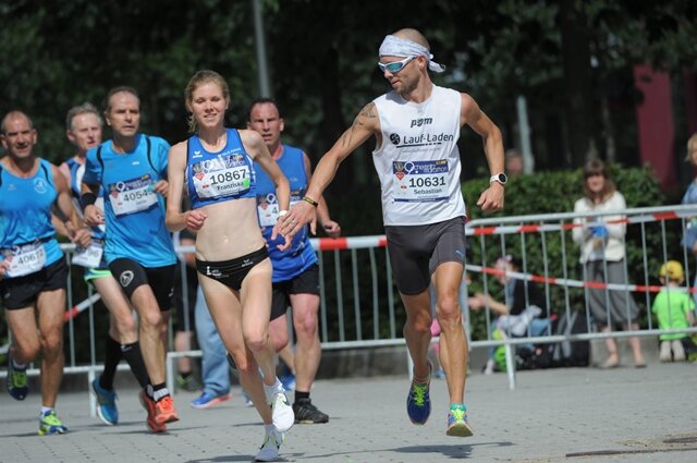 <p>
	Leichtathletin Franziska Reng (links) nutzte den Marathon als Testlauf für die kommende Europameisterschaft in Amsterdam.</p>
