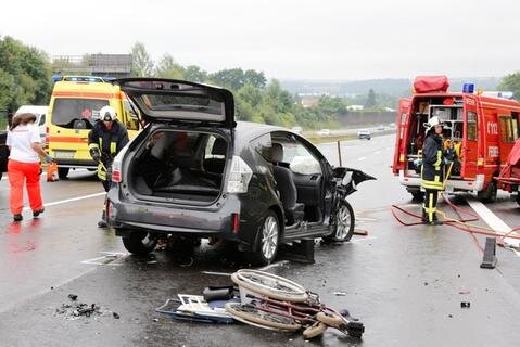 <p>Bei Starkregen mit Aquaplaning haben sich am Donnerstagmittag auf der A4 Richtung Erfurt zwei Unfälle ereignet. Fünf Menschen wurden nach ersten Informationen verletzt.</p>
