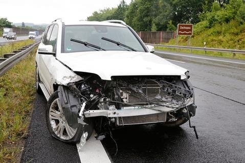 <p>Der 63-jährige Mercedes-Fahrer erlitt leichte Verletzungen. Es entstand Sachschaden in Höhe von ca. 6000 Euro.</p>

<p>&nbsp;</p>

