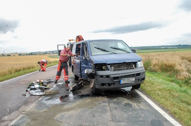 <p>Der Fahrer des VW-Transporters wurde ebenfalls schwer verletzt in ein Krankenhaus eingeliefert.</p>
