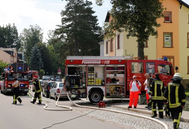 <p>Mit 17 Kameraden und vier Einsatzfahrzeugen rückte die Mittweidaer Freiwillige Feuerwehr an.</p>
