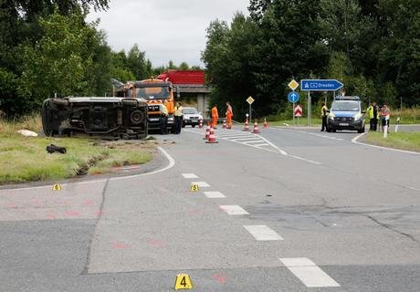 <p>Auf der S 34 aus Richtung Mobendorf in Richtung der Autobahnanschlussstelle Berbersdorf ist am Mittwochmorgen ein schwerer Verkehrsunfall passiert.</p>
