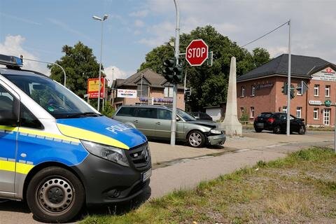 <p>Die Polizei wurde am Samstagnachmittag zu einem Einsatz an der Kreuzung Leipziger Straße/Chemnitzer Straße im Chemnitzer Ortsteil Röhrsdorf gerufen.</p>
