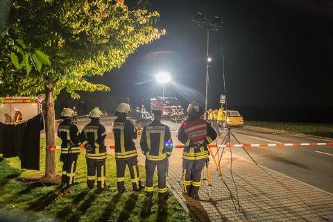 <p>Zur genauen Unfallursache ermittelt die Polizei. Im Einsatz waren etwa 30 Kameraden der Freiwilligen Feuerwehren Narsdorf, Geithain und Rathendorf.</p>
