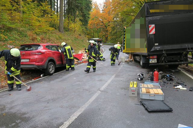 <p xmlns:php="http://php.net/xsl">Rettungskräfte aus Eibenstock und Karlsfeld mussten zudem auslaufende Betriebsmittel binden.</p>
