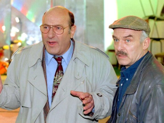 Manfred Krug (l) als Ermittler Paul Stoever und Charles Brauer als Peter Brockmöller im «Tatort» (1995). 