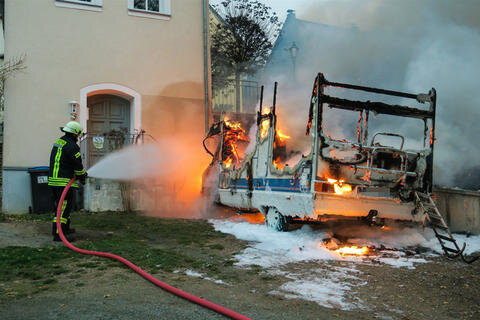 <p>Ein Wohnmobil ist am Dienstagnachmittag in der Lößnitzer Altstadt ausgebrannt.</p>
