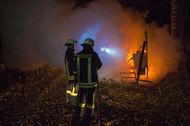<p>Kleinwaltersdorf. In der Nacht von Samstag auf Sonntag hat in Kleinwaltersdorf ein Bauwagen des Sachsenforsts gebrannt.</p>
