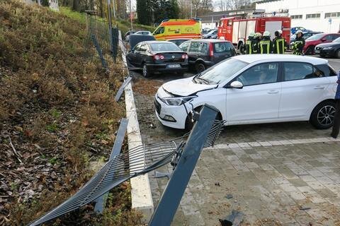 <p>An den Fahrzeugen entstand ein Sachschaden von mindestens 40.000 Euro.</p>
