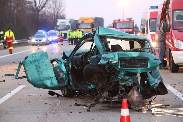 <p xmlns:php="http://php.net/xsl">Bei einem Autounfall auf der A4 zwischen Nossen und Wilsdruff ist ein Mensch ums Leben gekommen.</p>
