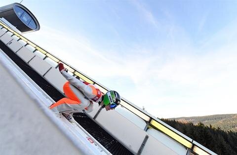 <p>Der Slowene Domen Prevc feierte mit Flügen auf 140 und 141 Meter seinen zweiten Saisonsieg.</p>
