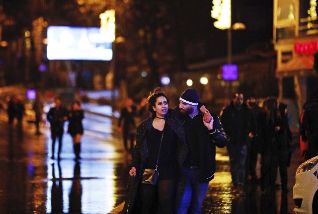 <p>Die Menschen in Istanbul wollten einen friedlichen Jahreswechsel feiern. Aber das neue Jahr beginnt mit neuem Terror.</p>
