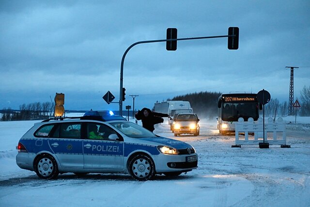 <p>In den kommenden Stunden werden laut Deutschem Wetterdienst (DWD) in Leipzig Schneefall mit Verwehungen, weitere Sturmböen oder schwere Sturmböen und auf dem Fichtelberg Orkan erwartet.</p>
