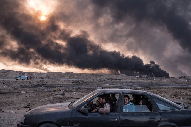<p>2. Preis - Nachrichtenfotos/Serien: Eine Familie flieht mit dem Auto vor den Kämpfen in der irakischen Stadt Mossul. Regierungstruppen und ihre Verbündeten versuchen, die Terrormiliz IS aus der Großstadt zu vertreiben.&nbsp;</p>
