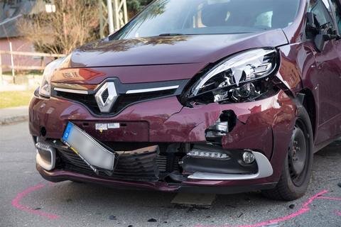 <p>Die Insassen des Renault blieben unverletzt.</p>
