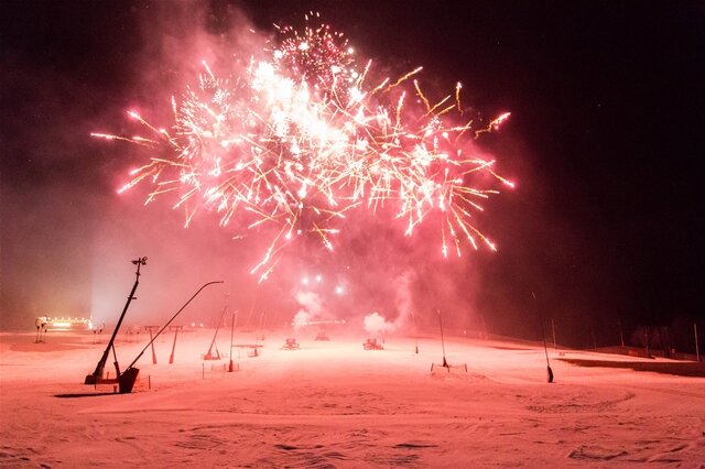 <p>Am Schluss wurde die Nachtskisaison feierlich mit einem Feuerwerk beendet.</p>
