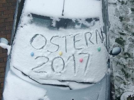 <p>Weiße Feiertage auch im erzgebirgischen Schönheide am Ostermontag</p>
