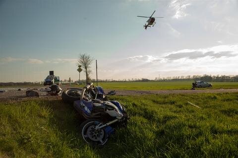 <p>Der Motorradfahrer musste mit schweren Verletzungen ins Krankenhaus geflogen werden.</p>
