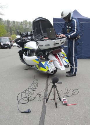 <p>Lautstärke-Messgerät: Damit lässt sich vor Ort beweisen und ahnden, wenn ein anderer Fahrer, etwa mit seinem Motorrad, in bestimmten Drehzahlbereichen Grenzwerte für Lärmbelastung überschreitet.</p>
