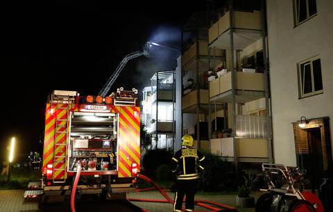<p>Gegen 23.15 Uhr wurde die Feuerwehr zu dem Gebäude an der Straße Sachsenring gerufen.</p>

