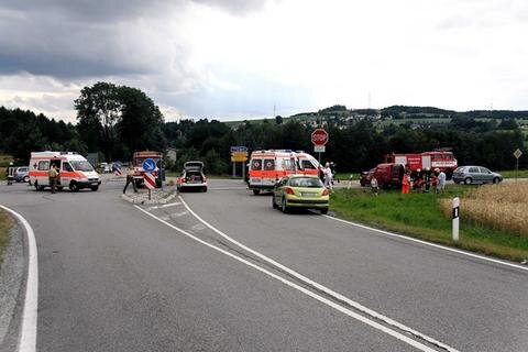 Drei Rettungswagen waren vor Ort, um die Verletzten zu versorgen.