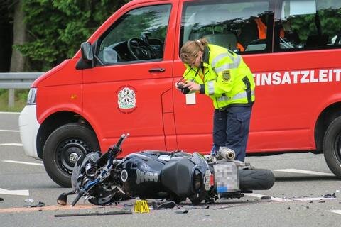 <p>Ein Motorradfahrer ist am Mittwochmorgen bei einem Verkehrsunfall auf der Bundesstraße 169 zwischen Schneeberg und Stützengrün ums Leben gekommen.</p>
