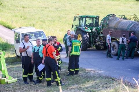 <p>Dort war ein Traktor mit Pflanzenschutzmittel auf eine Feldzufahrt abgebogen.</p>
