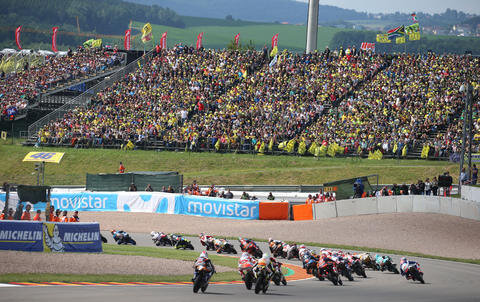 <p>Nach Veranstalterangaben kamen rund 164.000 Zuschauer an den Sachsenring.</p>
