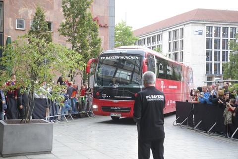 <p>Das Team traf nach seinem Flug von München nach Dresden in der Gastgeberstadt zur ersten Runde des DFB-Pokals ein.</p>
