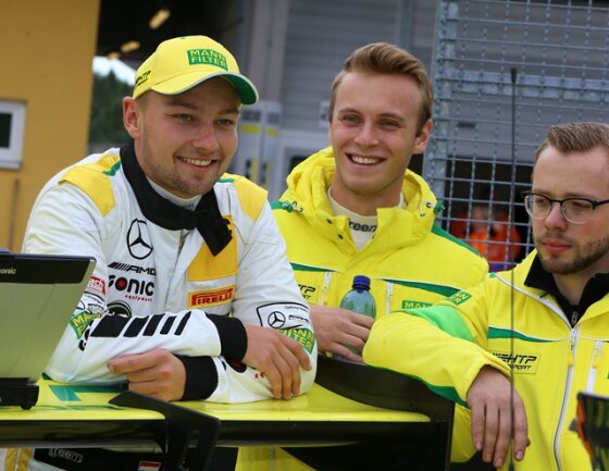 <p>Marvin Kirchhöfer (rechts) mit Tonte Indy&nbsp; fahren zusammen&nbsp; im Mercedes-AMG GT3.<br />
&nbsp;</p>
