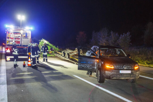 <p>Fast 20.000 Euro Sachschaden sind am Sonntagabend bei einem Unfall auf der A72 in Richtung Hof entstanden.</p>
