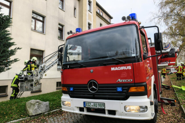 <p>Im Einsatz waren 33 Einsatzkräfte der Feuerwehren aus Bad Schlema, Aue, Schneeberg und Wildbach sowie Polizei und Rettungsdienst.</p>
