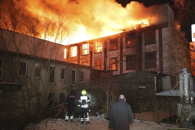 <p>Binnen kürzester Zeit griffen die Flammen auf den gesamten Industriekomplex über.</p>
