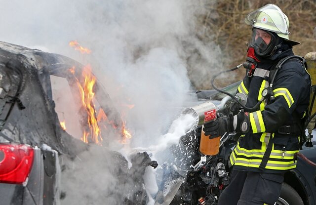 <p>Bei dem Unfall wurden die 18-jährige Seat-Fahrerin, der 58-jährige Renault-Fahrer und sein fünfjähriger Insasse leicht verletzt.</p>
