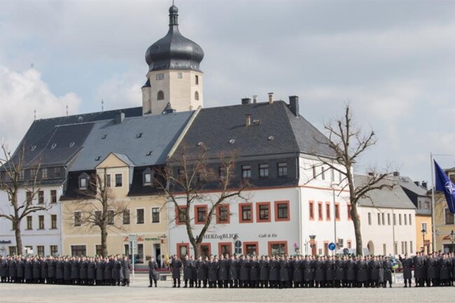 <p>Dort werden jeweils rund 1000 Soldaten rotierend stationiert. Größter Truppensteller ist seit dem 5. Februar das Jägerbataillon 292 der Deutsch-Französischen Brigade aus Donaueschingen.</p>
