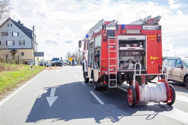 <p>Neben Rettungsdienst, Notarzt und Polizei wurden auch die Kameraden der Freiwilligen Feuerwehren aus Ehrenfriedersdorf alarmiert.</p>

