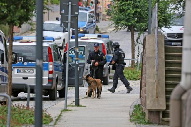 <p>Auch in der Limbacher Innenstadt waren Spürhunde im Einsatz.</p>
