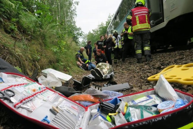 <p>Neben zahlreichen Feuerwehren der Region waren die Johanniter-Unfall-Hilfe, das DRK und das Technische Hilfswerk im Einsatz.</p>
