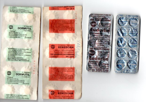 <p>In vielen Fällen wurden auf DDR-Medikamente Sicherheits- und Dosierungshinweise direkt auf die Tablettenverpackung gedruckt.</p>
