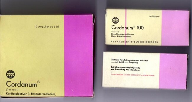 <p>Cordanum, ein hochwirksames DDR-Herzpräparat wurde in zwei Darreichungsformen vertrieben - als Ampulle (links) und als Dragee. Nur bei den Ampullen...</p>
