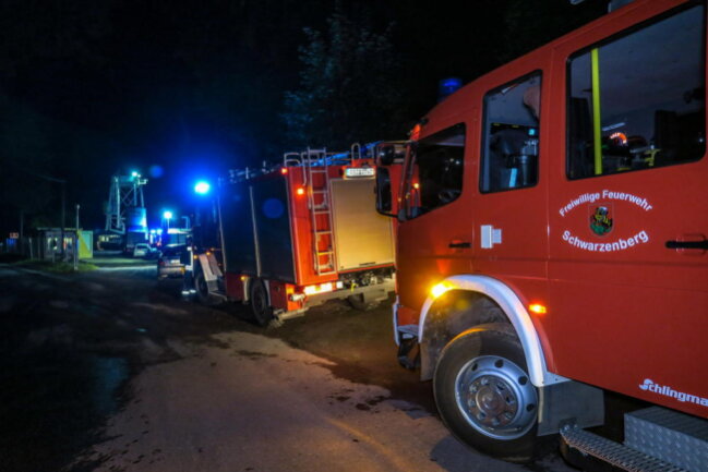 <p>An der Rettungsaktion waren insgesamt 52 Einsatzkräfte der Feuerwehren Pöhla und Schwarzenberg sowie des Höhenrettungszuges Erzgebirgskreis und der Grubenwehr der Wismut beteiligt.</p>
