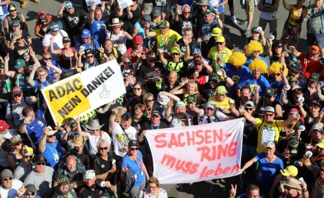 <p>Demonstration für den Erhalt des Sachsenrings als MotoGP Austragungsstätte.</p>
