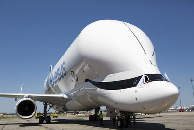 <p>Airbus will insgesamt fünf Maschinen des Typs BelugaXL bauen. Sie beruhen auf der Frachter-Variante des Großraumflugzeugs A330, von dem zahlreiche Komponenten übernommen wurden.</p>
