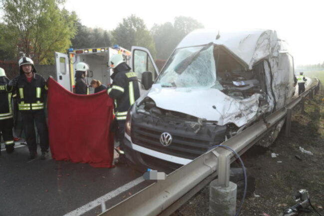 <p>Der Fahrer des VW-Transporters musste schwer verletzt ins Krankenhaus gebracht werden.</p>
