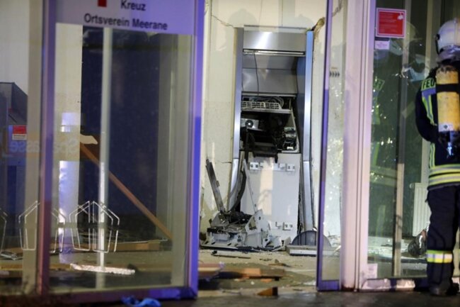 <p>Laut Polizei ereignete sich die Explosion in der Nacht zu Samstag gegen 4.30 in der Sparkasse an der Äußeren Crimmitschauer Straße.</p>
