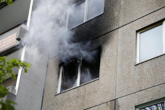 <p>In einer leerstehenden Wohnung eines Blocks an der Chemnitztalstraße hat es am Sonntagfrüh gebrannt.</p>
