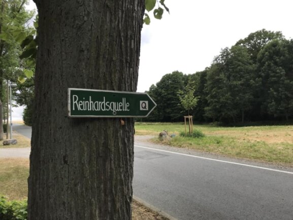 <p>Ein Unternehmer aus Pausa hat das Areal in Bad Linda um die Reinhardsquelle gekauft. Spaziergänger nehmen den Wandel wahr. Es gibt aber noch viele Pläne für den historischen Kurpark.</p>
