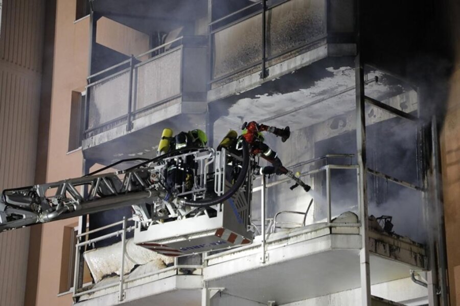 <p>Das Feuer war gegen 1.30 Uhr auf einem Balkon im zweiten Obergeschoss ausgebrochen.</p>
