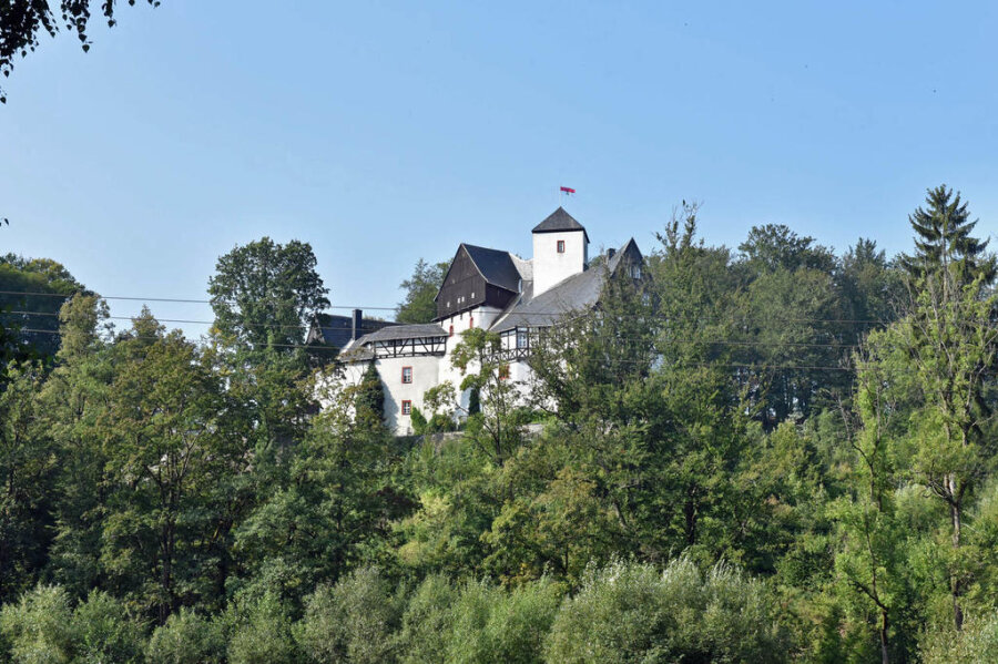 <p>Über dem Flöhatal gelegen, kann das Haus auf traditionsreiche Geschichte der Familie Herder verweisen.&nbsp;</p>
