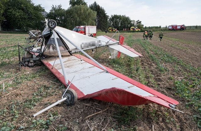 <p>Nach Informationen von Bürgermeister Thomas Oertel hatte der Pilot zuvor eine Notlandung versucht, die jedoch misslang.</p>
